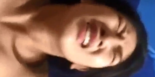 คลิปหลุดสาวสวย สาวเงี่ยนเปิดห้องรอน้ามาเย็ด นอนอ้าหีรอควยมายัดหี โคตรมันส์