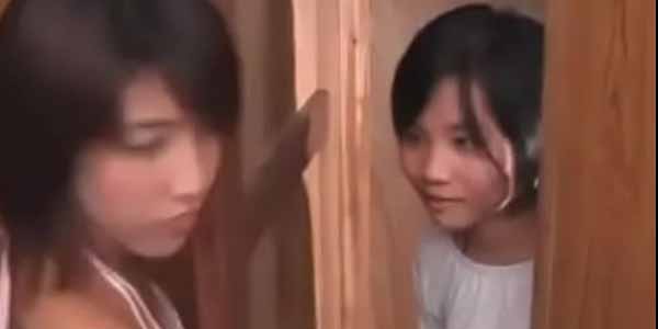 หนังโป้ไทยสมัยเก่า จับสาวไทยมาเอาหีเสียว ล่อสองสาวเลสเบี้ยนมาเย็ดหีสด