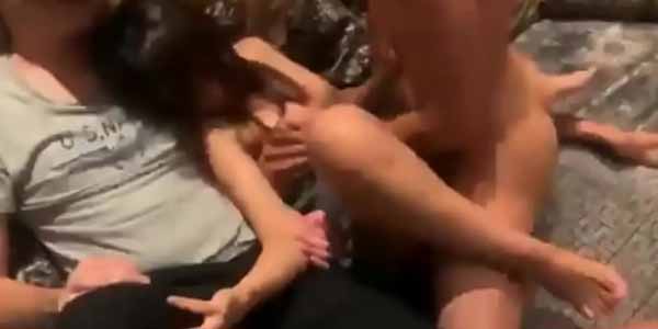 หนังโป้ไทยออนไลน์ หญิงไทยโดนเย็ดรุมสวิงกิ้ง กระแทกหีเสียวจนน้ำแตก