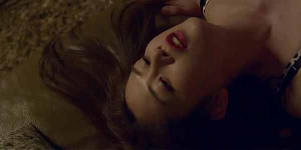 หนังอาร์ต่างประเทศ ประธานบริษัทจับสาวสวยเย็ด ล่อมาจัดหนักเอากันกลางบ้าน