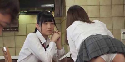 หนังโป้ av xnxxjapan หนุ่มญี่ปุ่นโดนสาวรุมเย็ดสวิงกิ้ง สลับกับขึ้นขย่มตอฟิน ๆ
