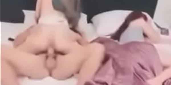 คลิปแอบเอากัน แอบเย็ดผัวเพื่อนตอนหลับ จับเพื่อนเมียนอนเย็ดหีเสียว ๆ