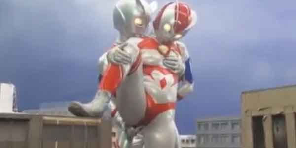 อุลตร้าแมนร่านโดนเยส จัดหนักยืนซอยหีเน้น ๆ กระเด้าหีฟิตล่อกันกลางเมือง