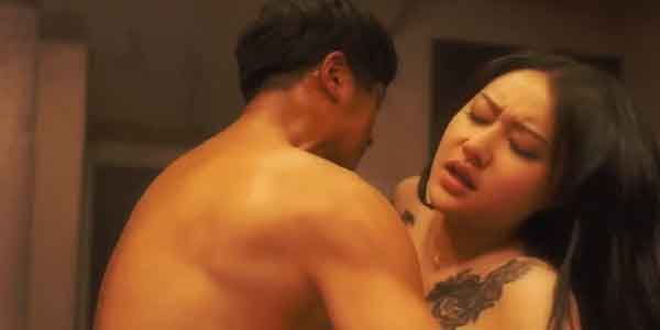 หนุ่มเสียบควยยาวล่อหีสองสาวเงี่ยน กระเด้ารัวเยสเน้น ๆ สาวสักลายโดนล่อหีแหก